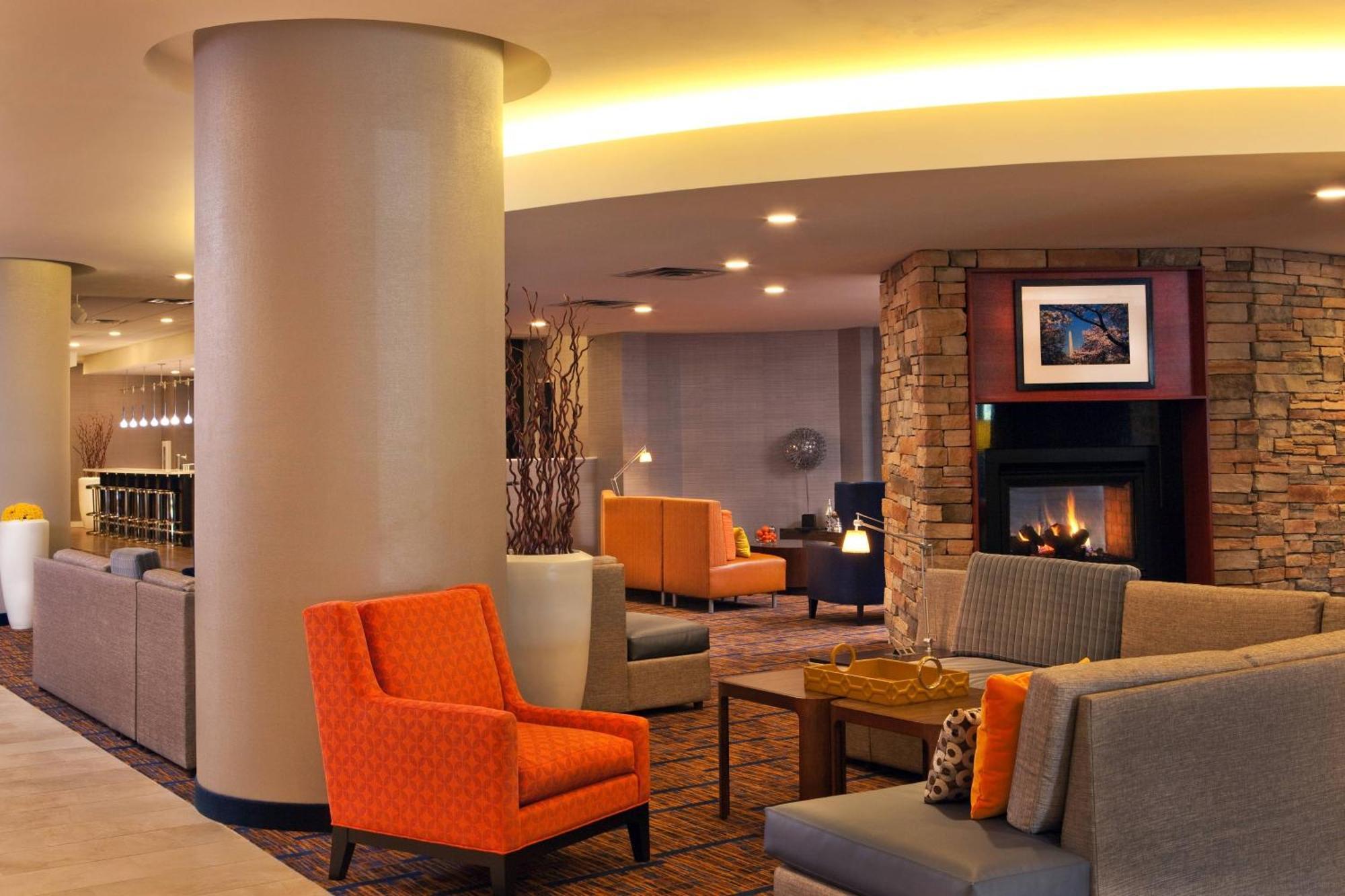 Courtyard By Marriott Alexandria Pentagon South Hotell Exteriör bild